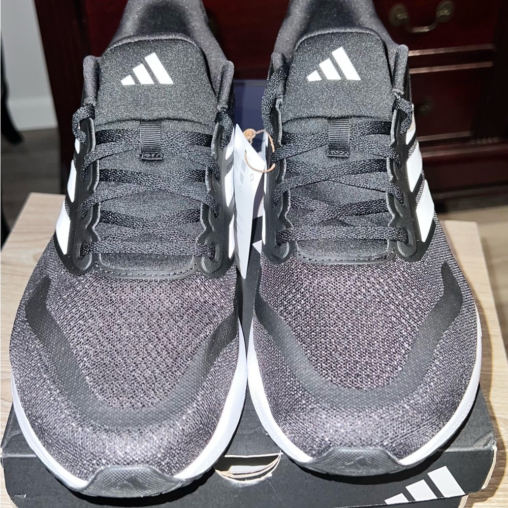 Adidas Men's Runfalcon Black and White Sneakers NIB 10 1/2